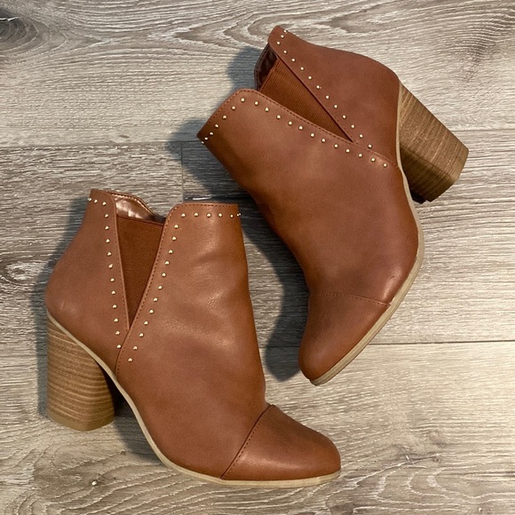 LC Lauren Conrad Shoes - Lauren Conrad Rustic Brown Booties